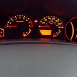 Aprende a cambiar la bombilla del Renault Clio en minutos