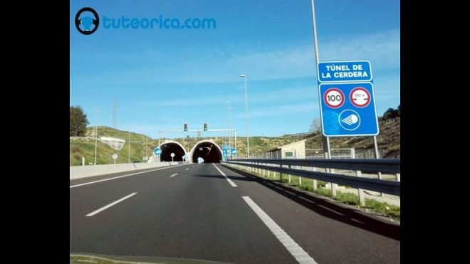 Aprovecha los túneles para adelantar y llegar antes del tráfico