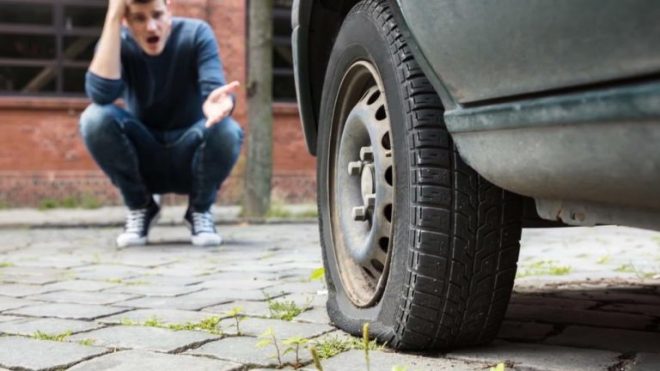 Conducir con la rueda desinflada: ¿Qué peligros y consecuencias debes conocer?