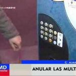 ¿Sabes cuánto tienes que pagar por aparcar en carga y descarga? Descubre la multa aquí.