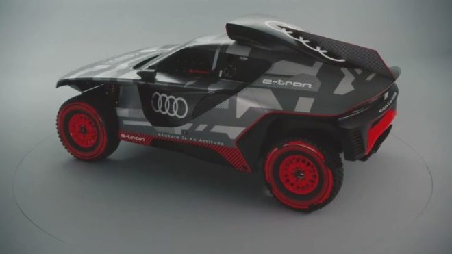 Carlos Sainz se une a la revolución eléctrica ¡Conduce un coche eléctrico!