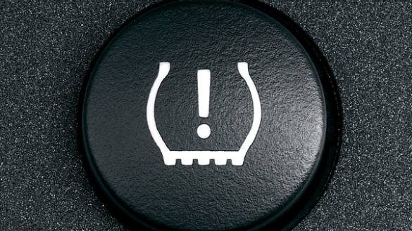 ¿Sabes qué significan los símbolos testigos en tu coche BMW?